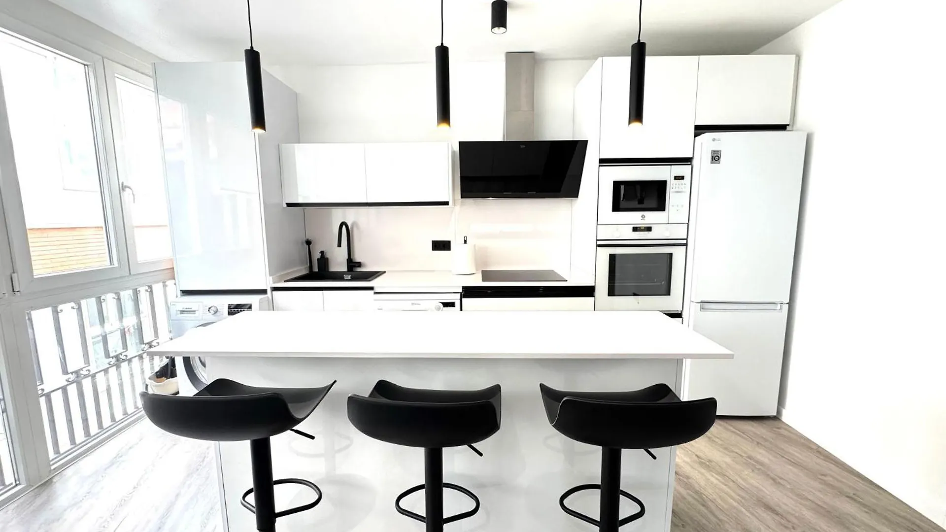 Las Flores Luxury Apartment Малага