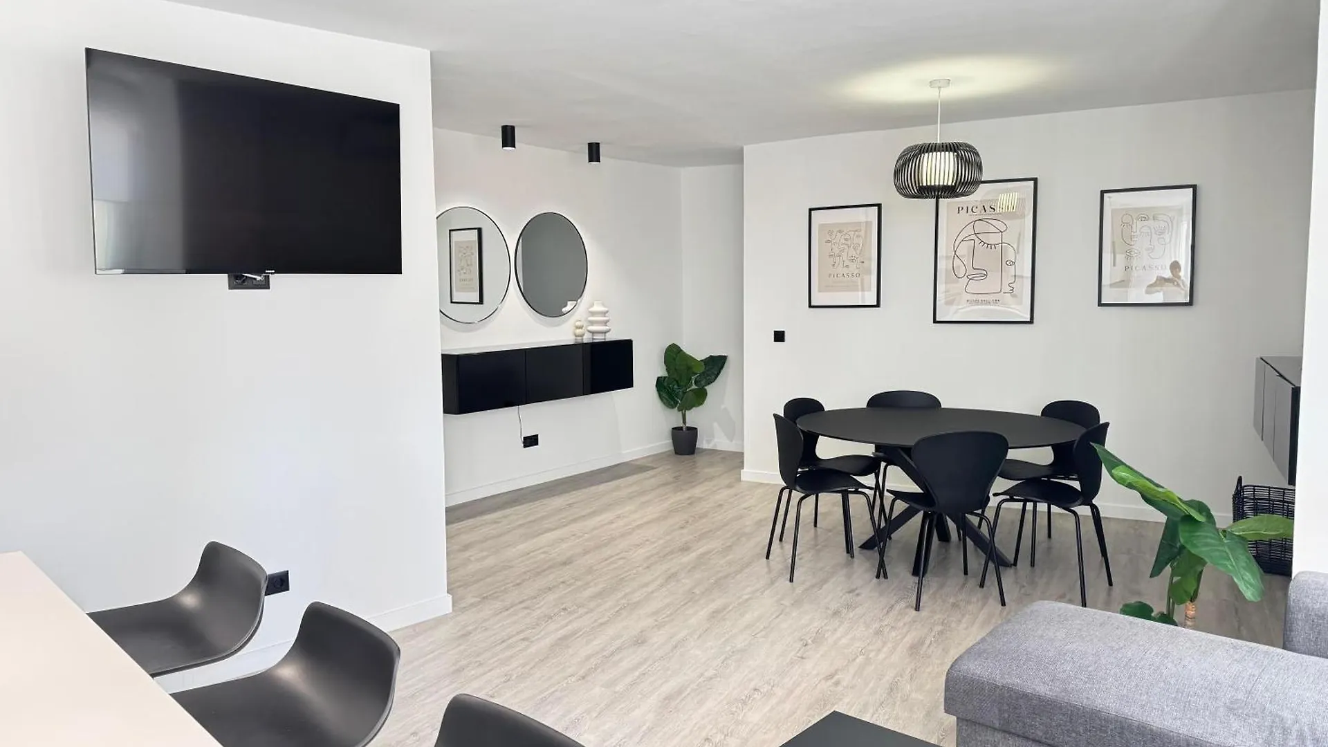 Las Flores Luxury Apartment Малага