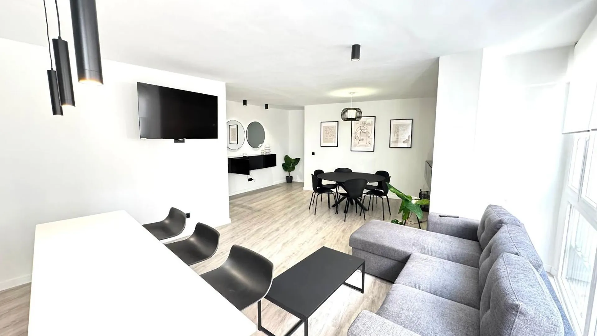 Las Flores Luxury Apartment Малага